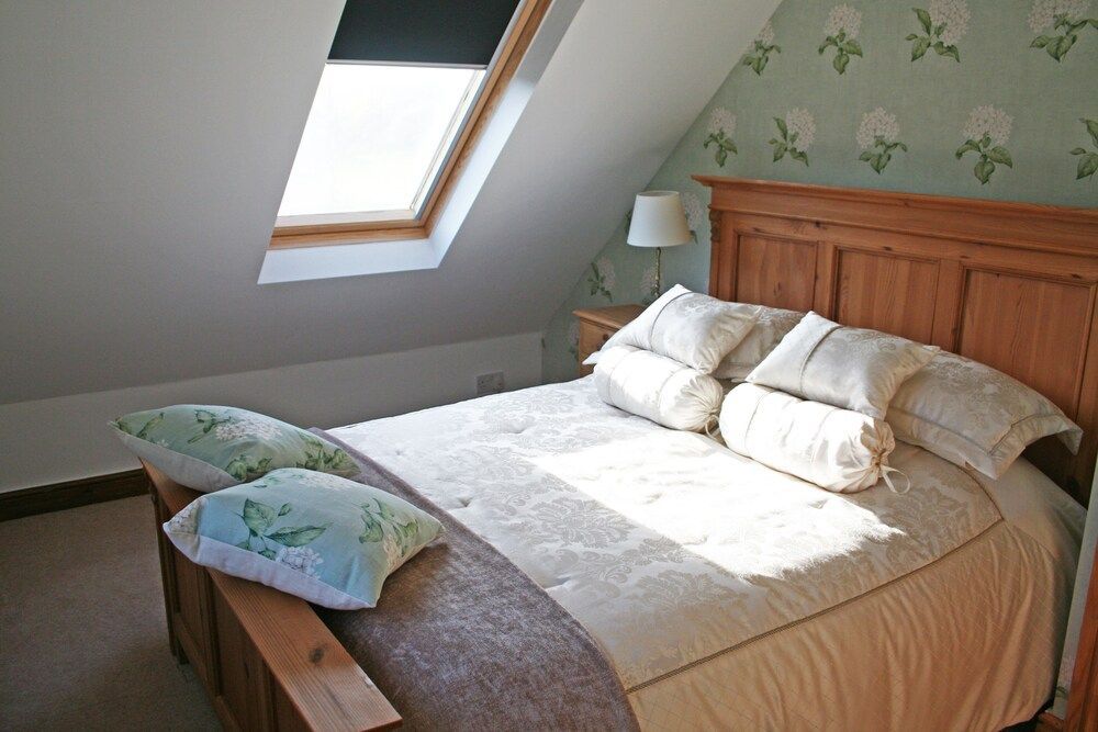 Avon Lodge 2