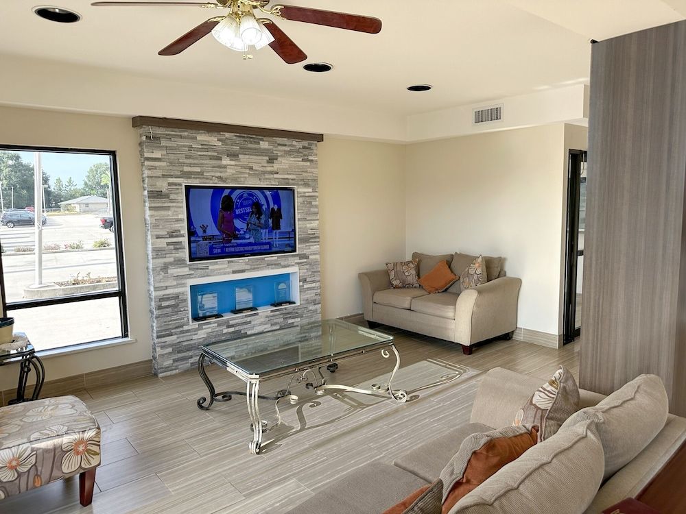 Days Inn & Suites by Wyndham Opelousas 2