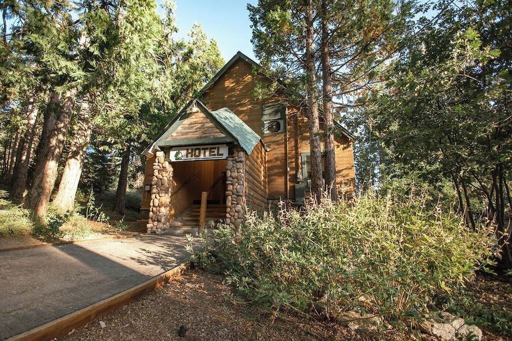 Shaver Lake Village Hotel 1