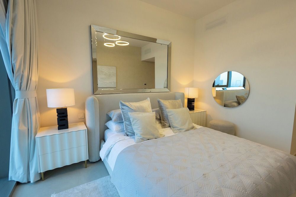 Maison Privee - Elegant Urban Stay Just Steps from Burj Khalifa 2