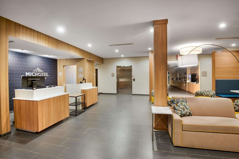 Microtel Inn & Suites by Wyndham Warsaw 2