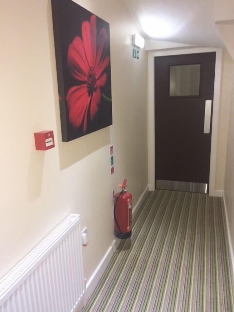 Premier Lodge Central 2