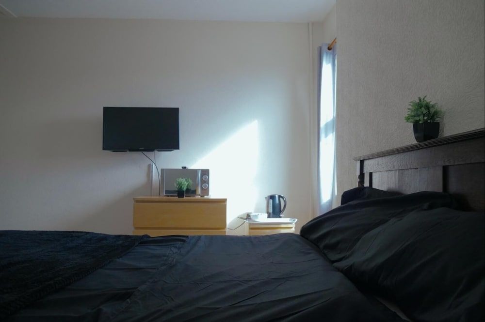 Cosy & Modern 1 Bed Studio 2
