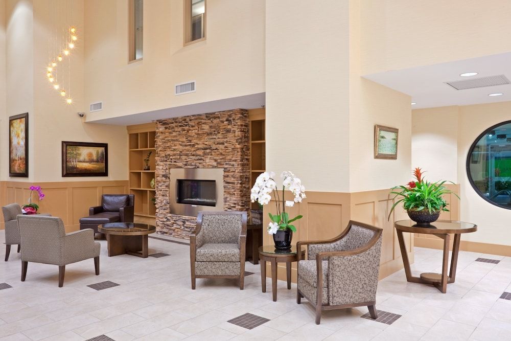Holiday Inn & Suites SURREY EAST - CLOVERDALE by IHG 1