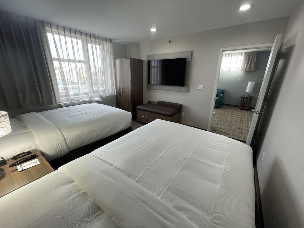 MainStay Suites Bronx - Belmont 2