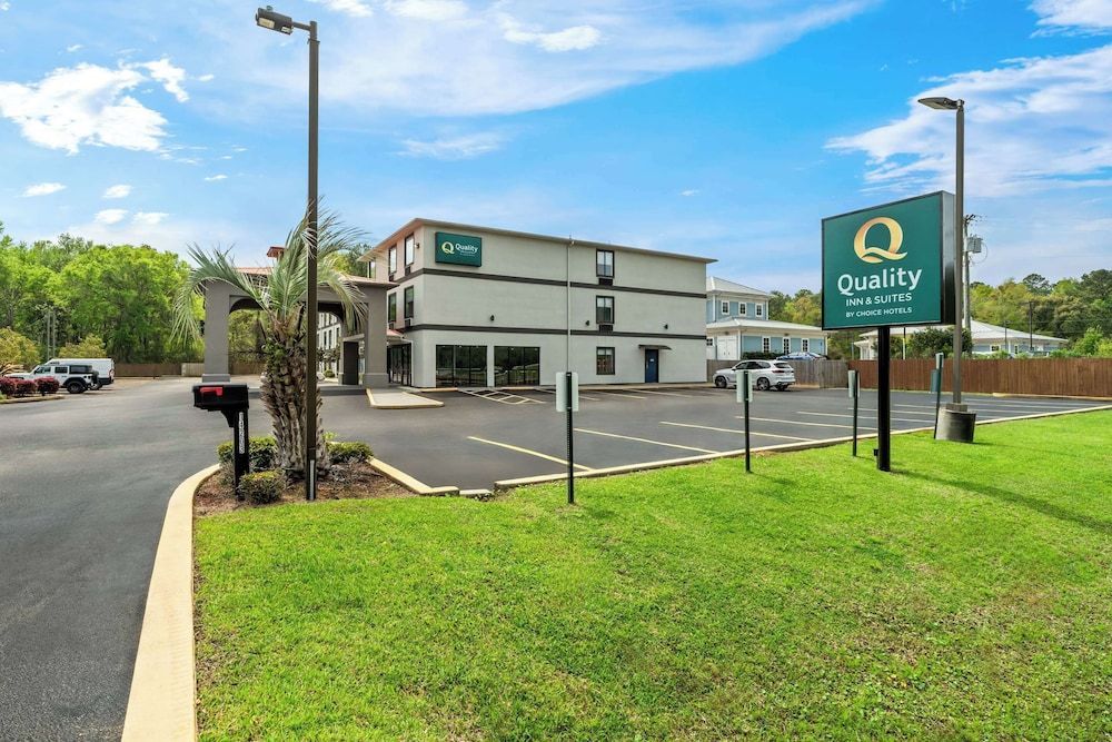 Quality Inn & Suites Biloxi - Ocean Springs 1