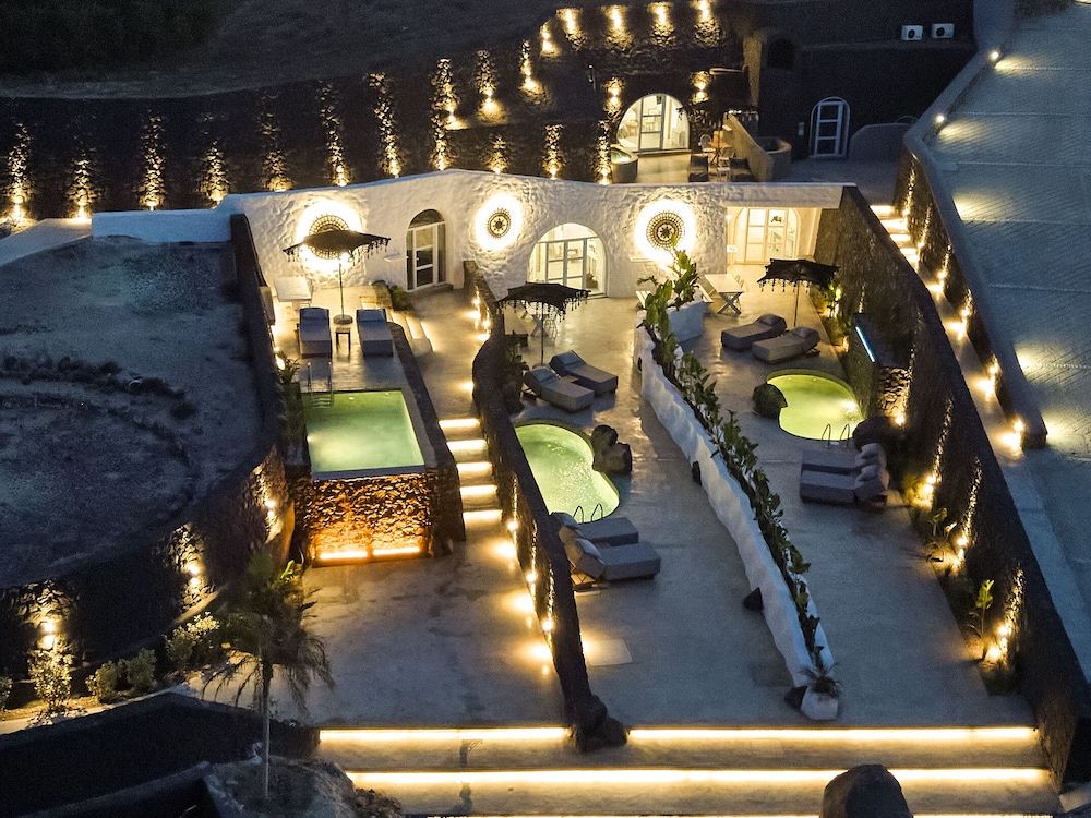Theano Cave Suites & Villas 1