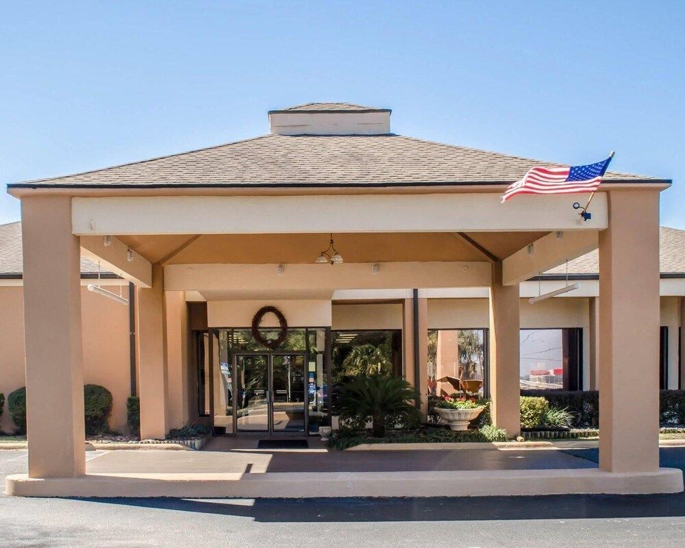 Quality Inn & Suites Pensacola Bayview 1