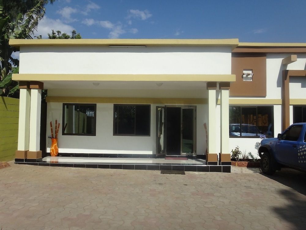 Way Side Hotel 1
