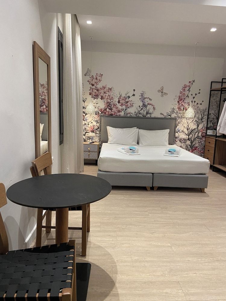 Maritime Suites 1