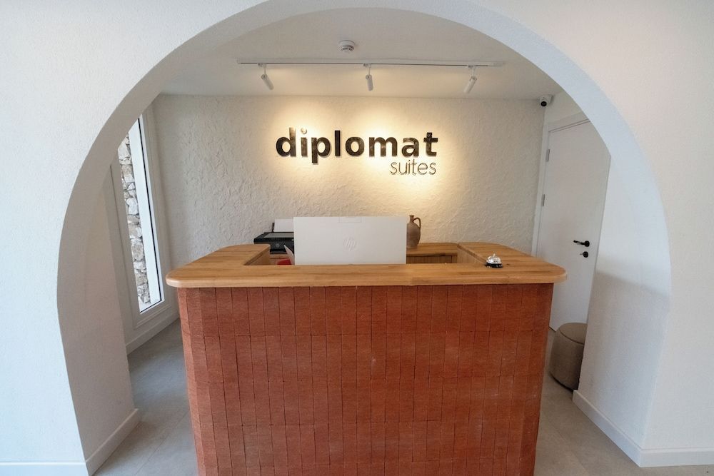Diplomat Suites 2