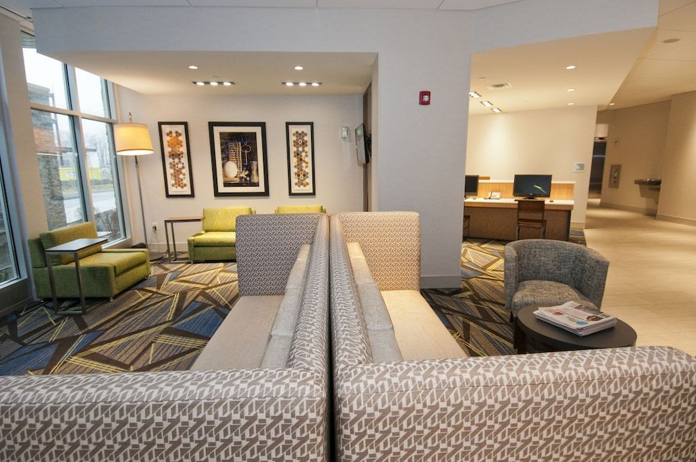 Holiday Inn Express & Suites JOHNSTOWN by IHG 2