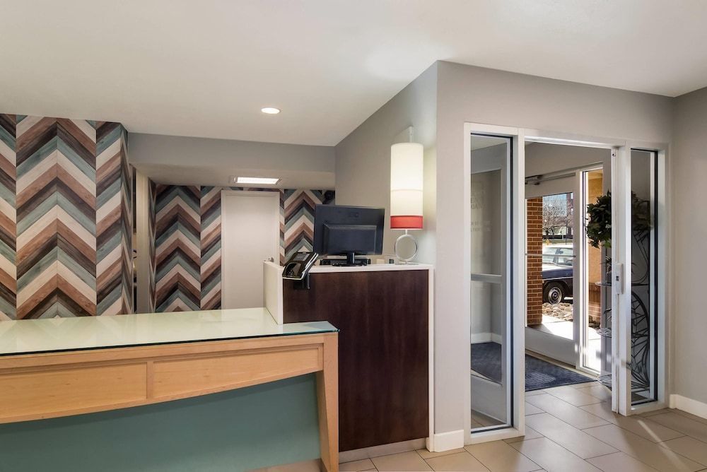 MainStay Suites Omaha Old Mill 2