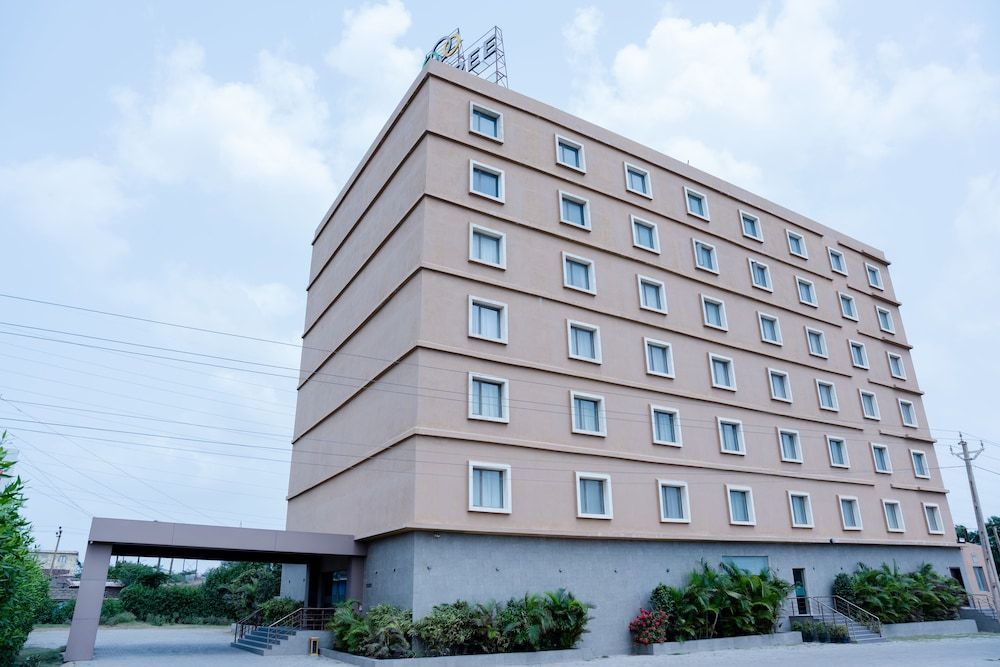 OAKTREE HOTEL 1