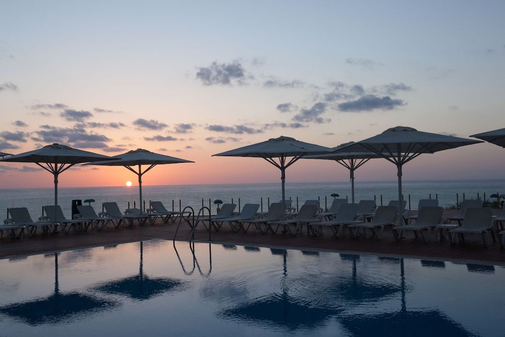Island Luxurious Suites Hotel and Spa 1