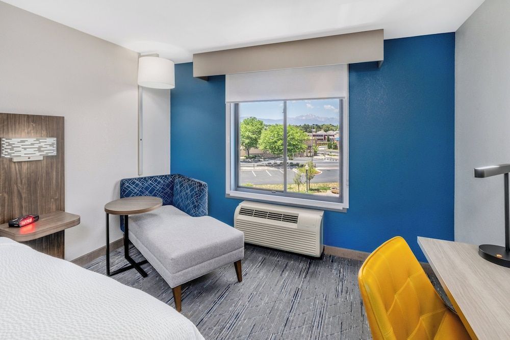 Holiday Inn Express & Suites COLORADO SPRINGS-FIRST & MAIN by IHG 2