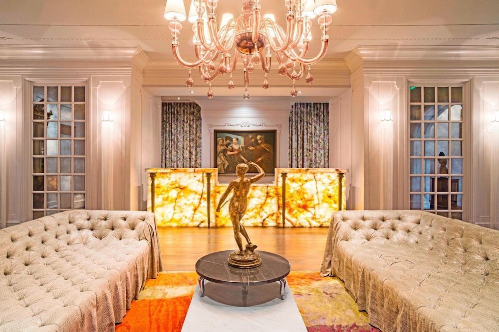 Grand Bohemian Charleston, Autograph Collection 1