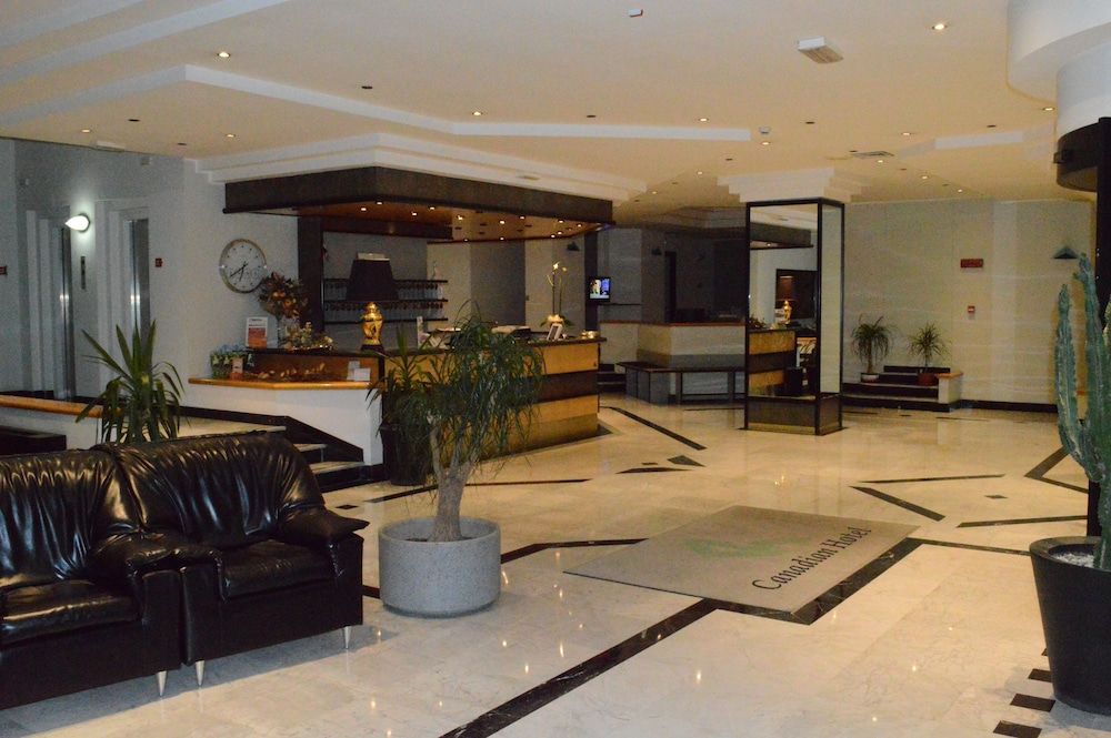 Canadian Hotel 2