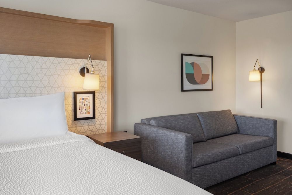Holiday Inn & Suites DETROIT - TROY by IHG 2