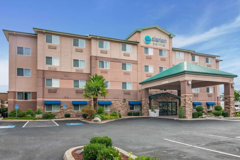 Clarion Pointe Medford 1