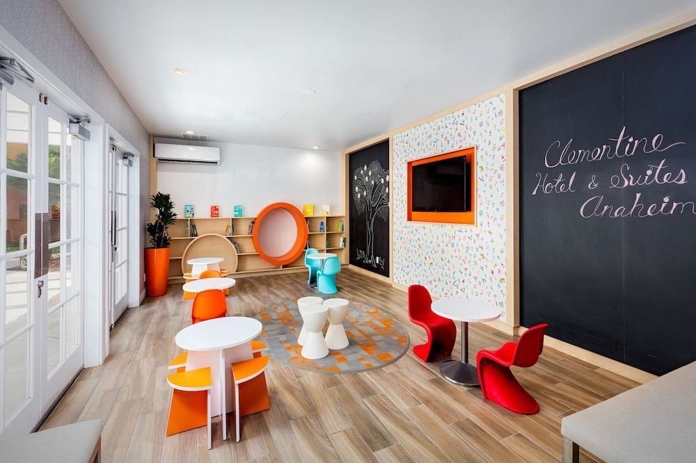 Clementine Hotel & Suites Anaheim 2