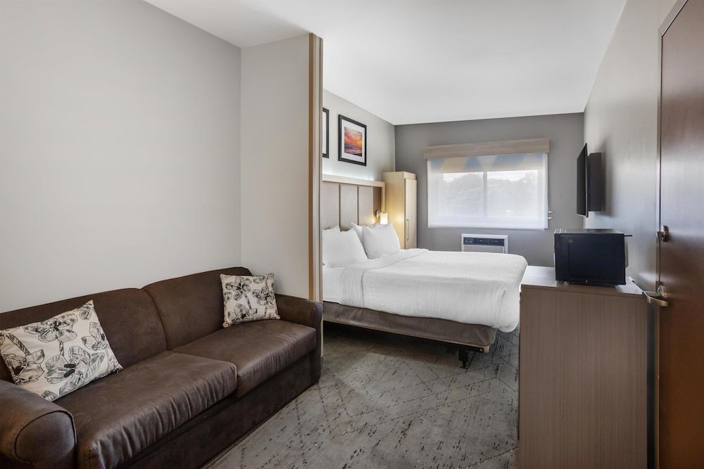 Best Western Roslyn-Long Island Hotel 1
