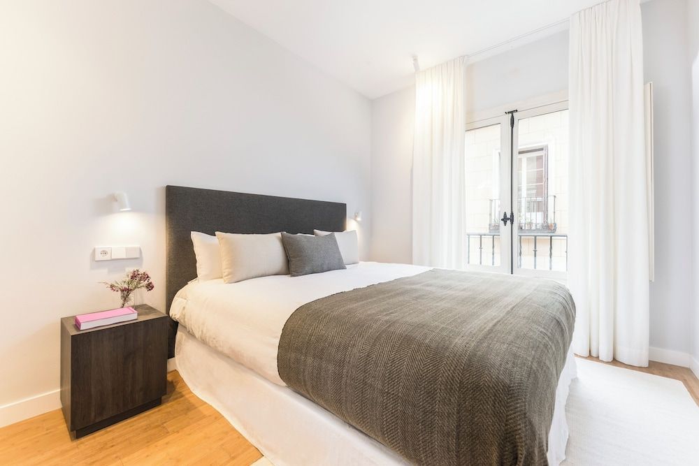 Edmond Vibes Plaza de España Suites 2
