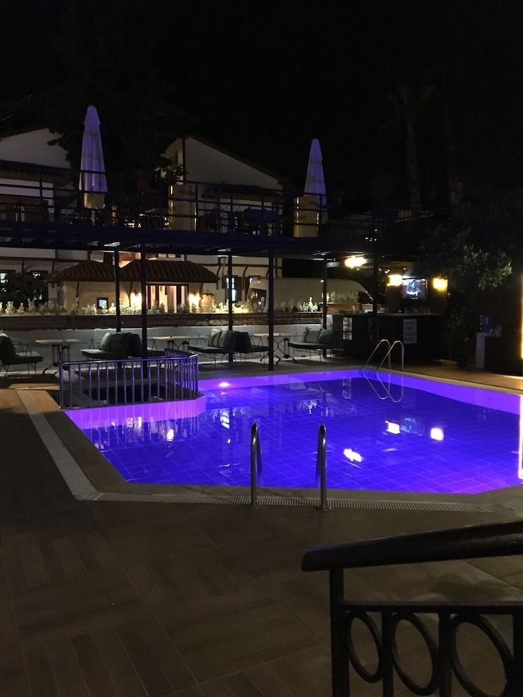 Derin Luxury Hotel 1