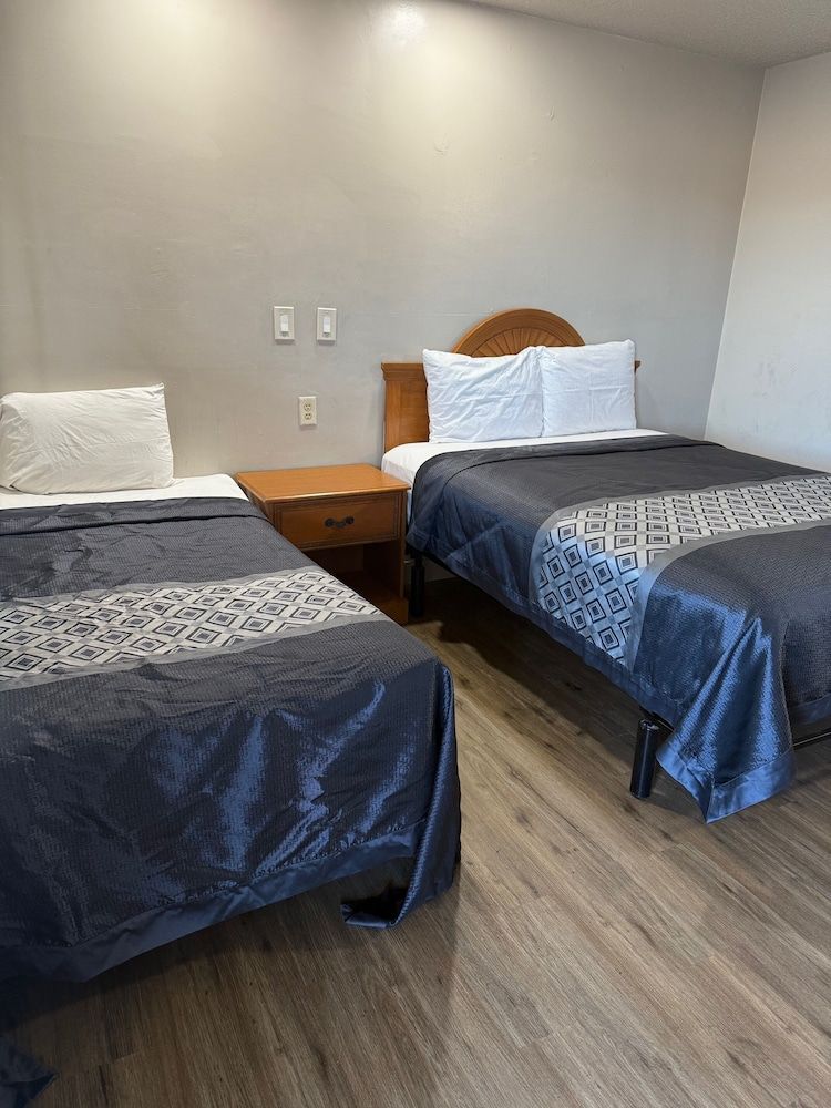 Apple Valley Motel 1