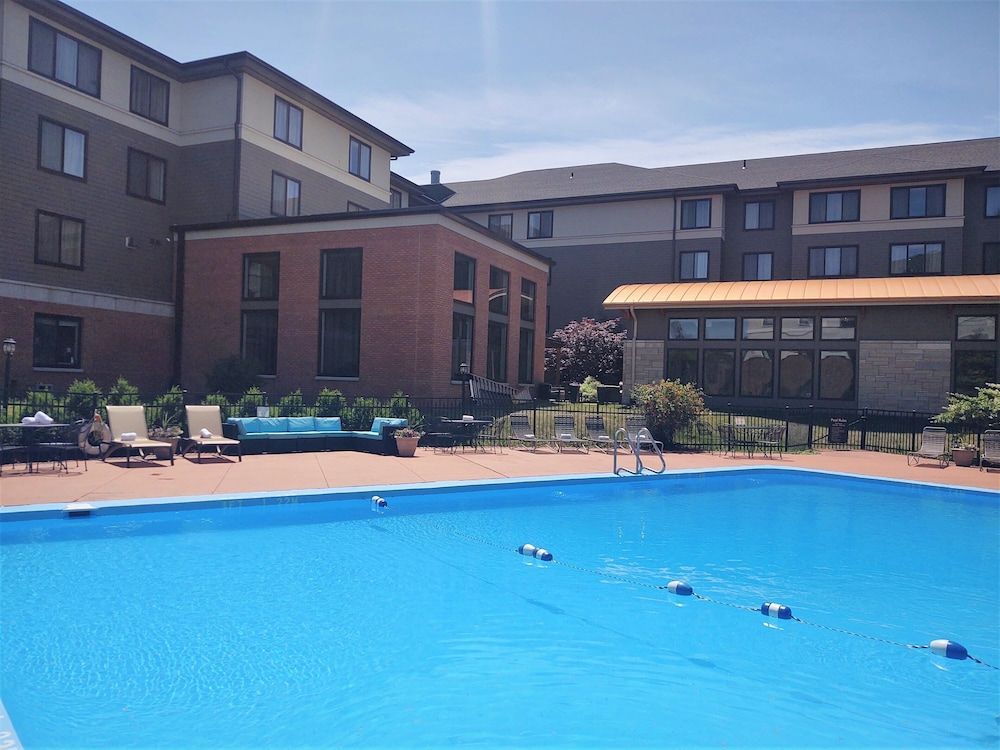 Comfort Inn & Suites South Burlington near University 1
