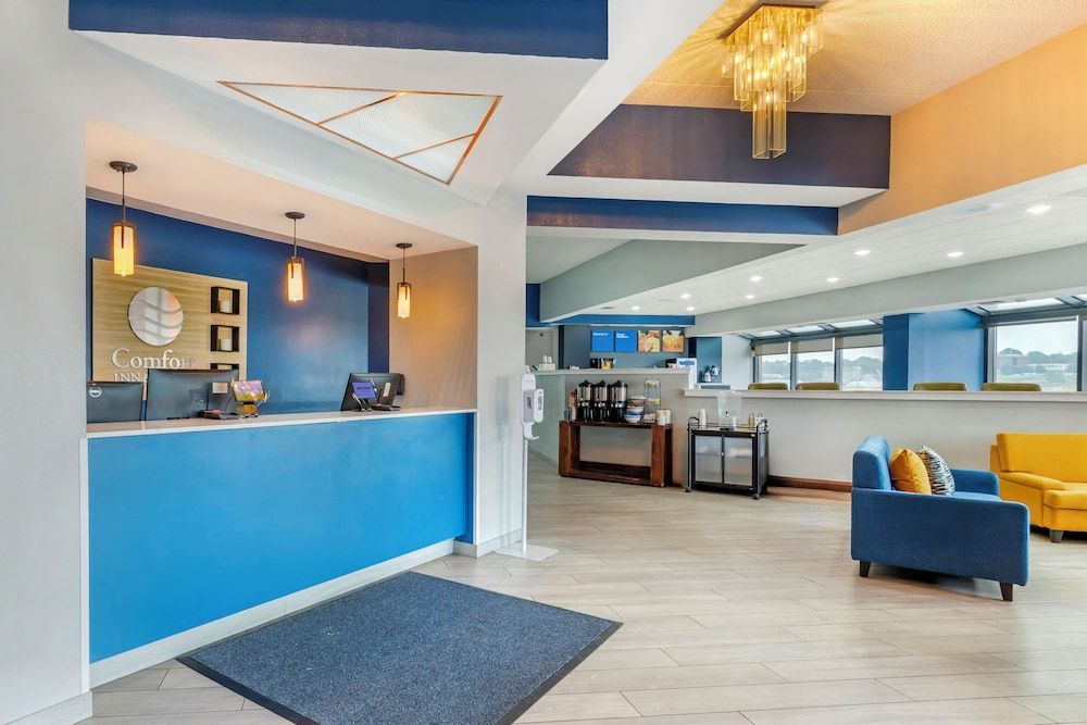 Comfort Inn & Suites Madison - Airport 1