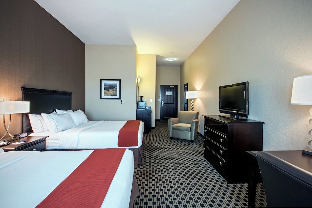 Holiday Inn Express & Suites GREEN BAY EAST by IHG 1