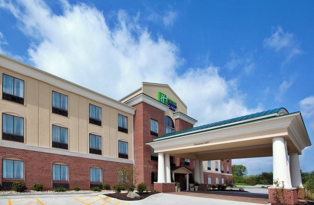 Holiday Inn Express & Suites DAYTON NORTH - TIPP CITY by IHG 1