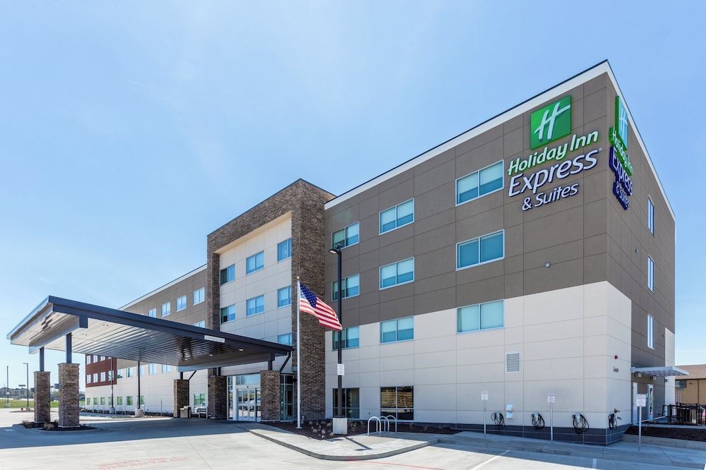 Holiday Inn Express & Suites SPRINGFIELD NORTH by IHG 1