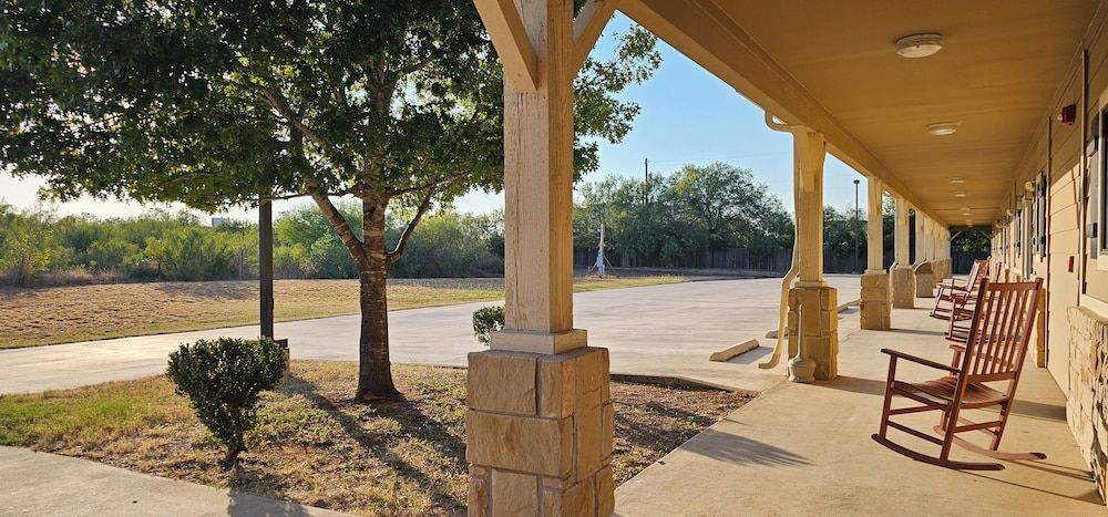 Dilley Motor Inn 1