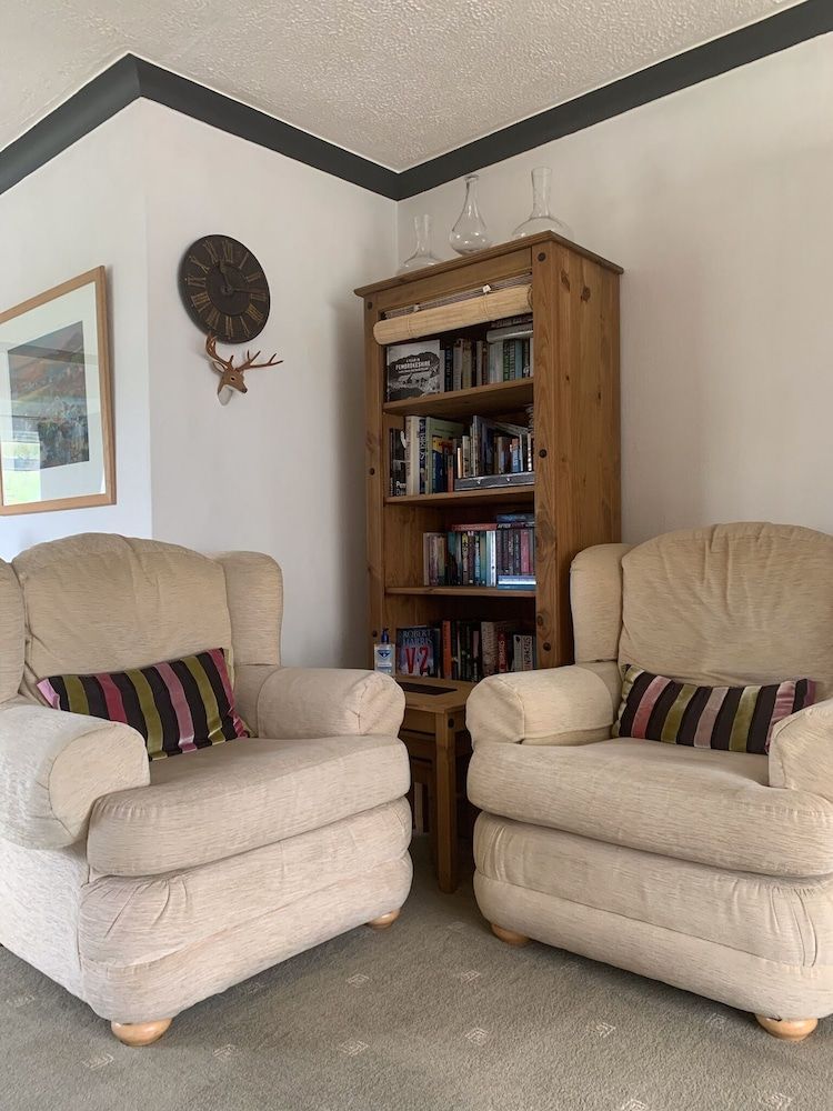 Ramsey House - Luxury Licensed B&B - Parking and Guest Lounge 2