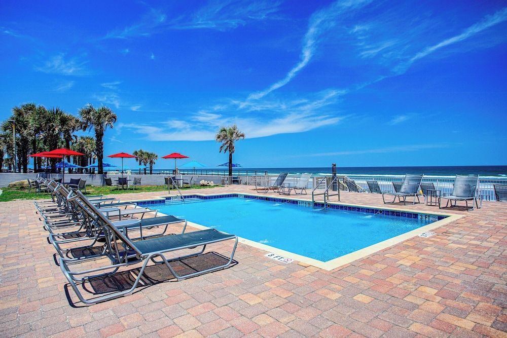 Beach House Inn with POOL & Hot Tub 1