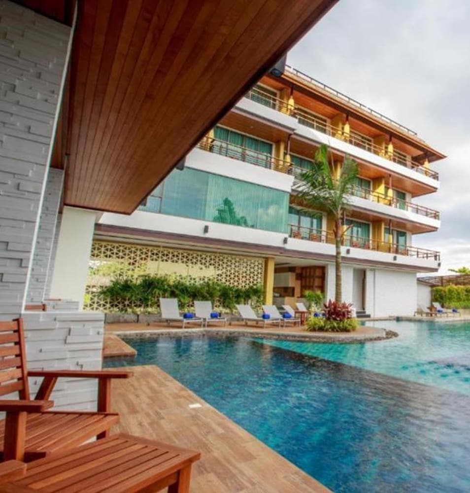 Aqua Resort Phuket - Near Beach and Chalong Pier 1