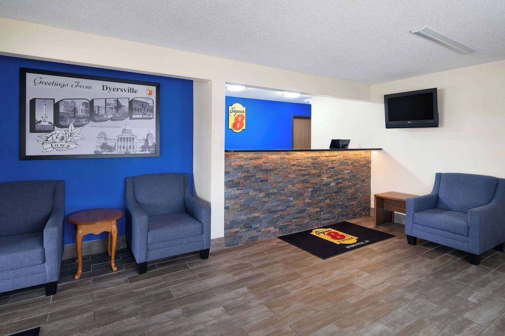 Super 8 by Wyndham Dyersville 1