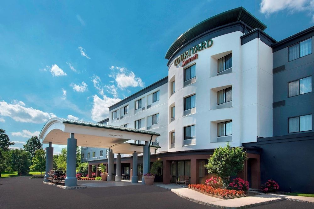Courtyard by Marriott Lebanon 1
