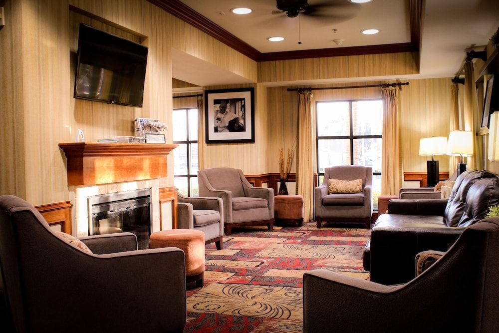 Best Western Plus Arrowhead Hotel 2