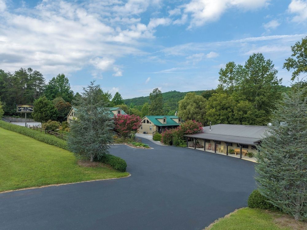 Lodge At Tellico 1