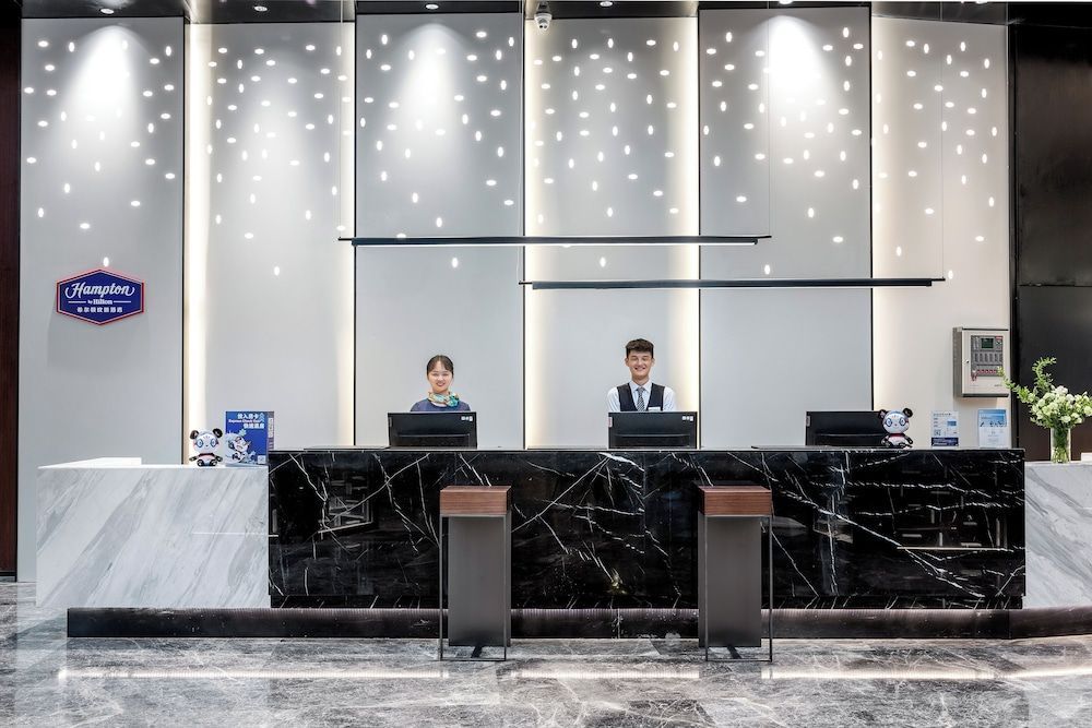 Hampton by Hilton Zhangjiajie Tianmen Mountain -Situated opposite the Tianmen Mountain Cable Car Station -Provide free airport shuttle service - English-speaking customer service 2