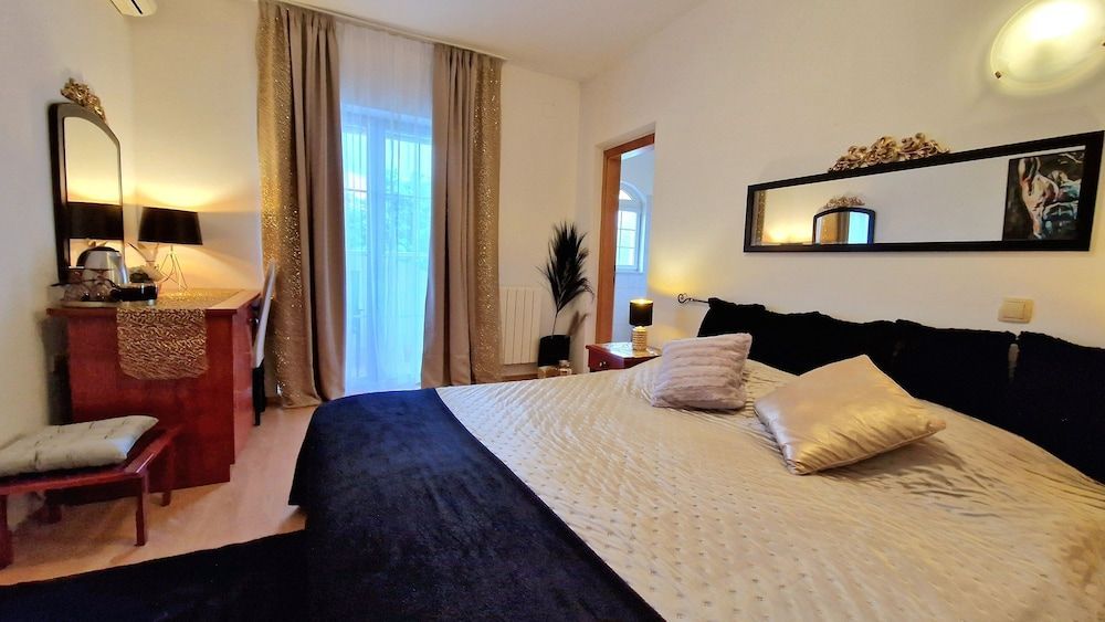 Avalena Rooms 2