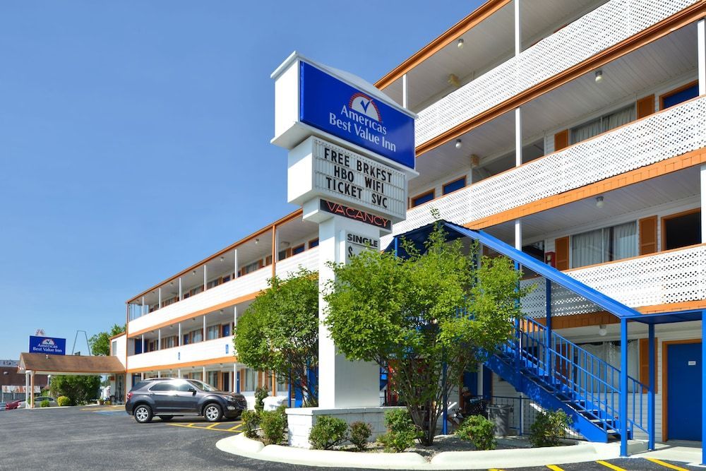 Americas Best Value Inn & Suites Branson - Near the Strip 1