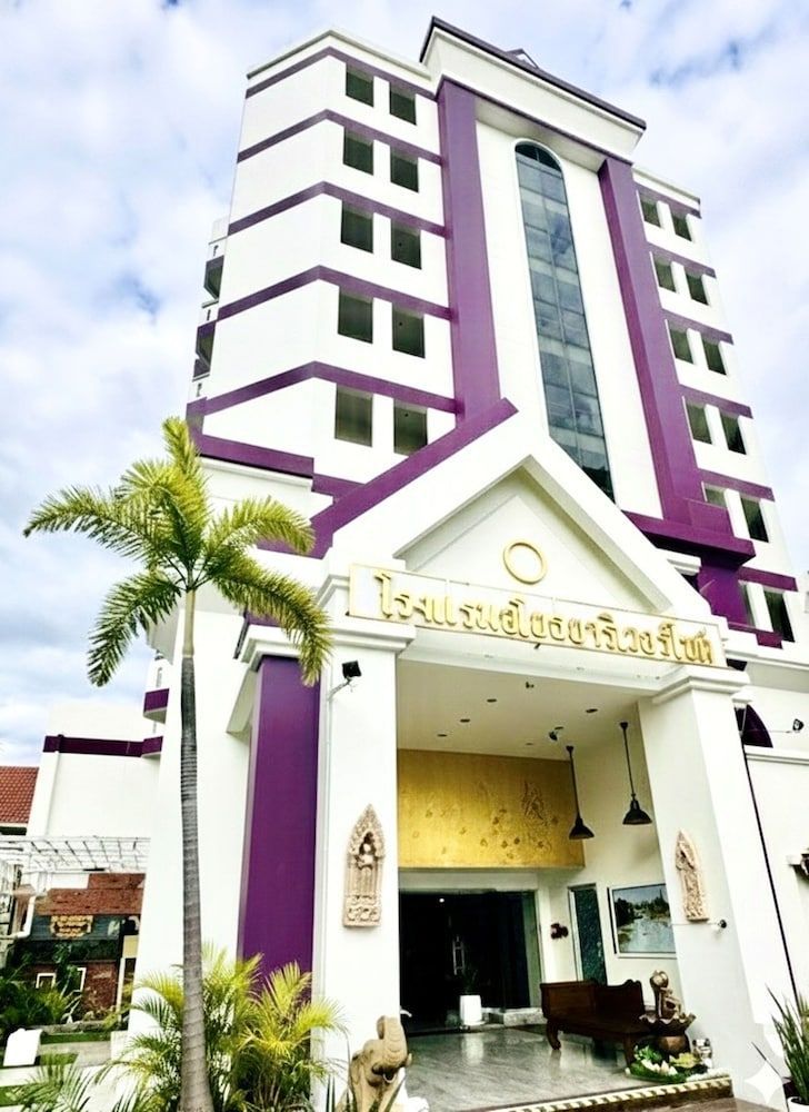 Ayothaya Riverside Hotel 1
