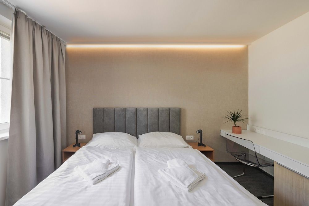 Hotel Gardinn - Free Parking and Quiet Garden 1