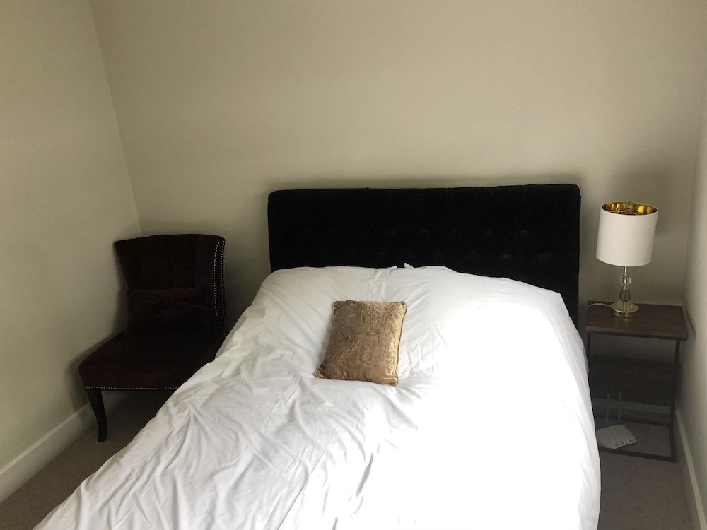 Cosy South Gloucestershire Cabin Retreat 2