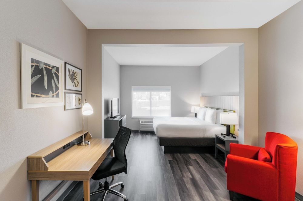 Townhome Inn And Suites 2