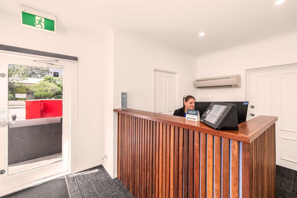 MainStay Suites Kew 2